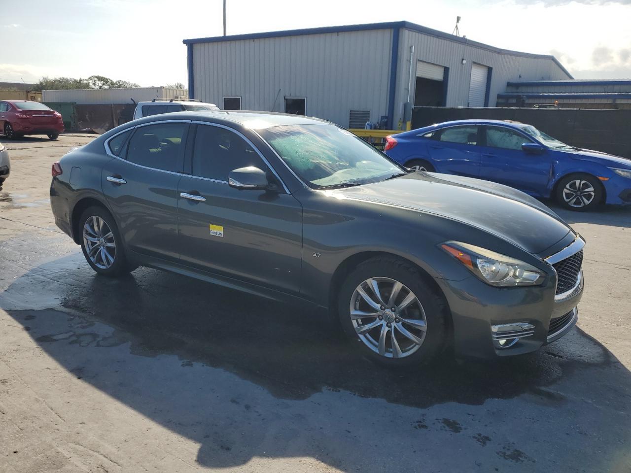 INFINITI Q70 3.7
