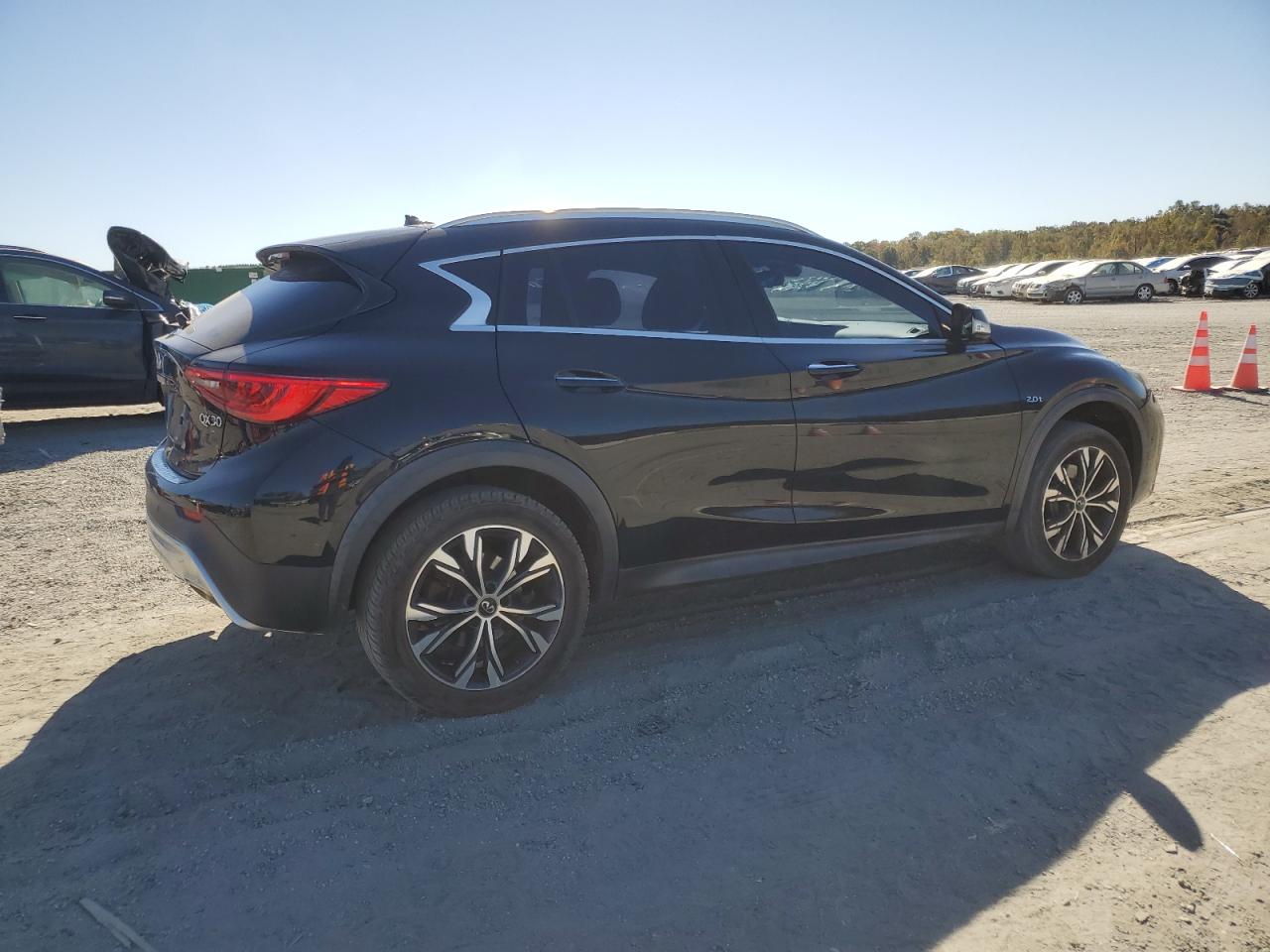 INFINITI QX30 BASE