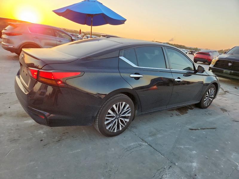 2023 NISSAN ALTIMA SV - Inny widok