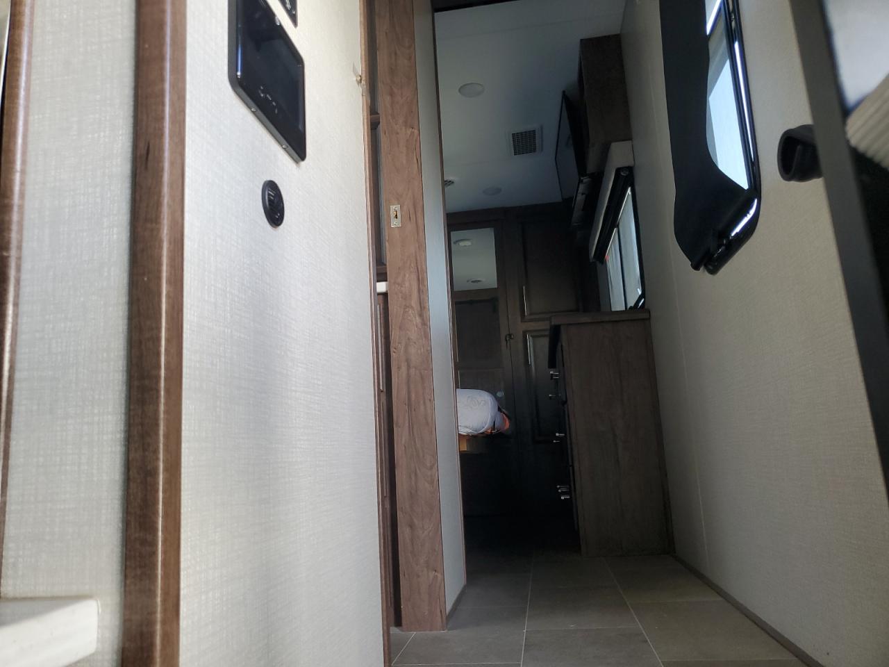 Lot #3279483301 2020 DURA 5TH WHEEL