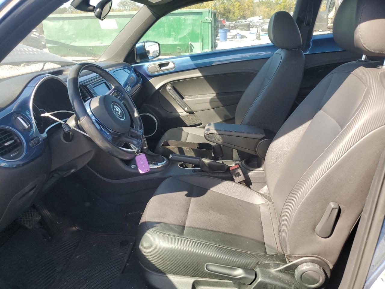 VOLKSWAGEN BEETLE SE