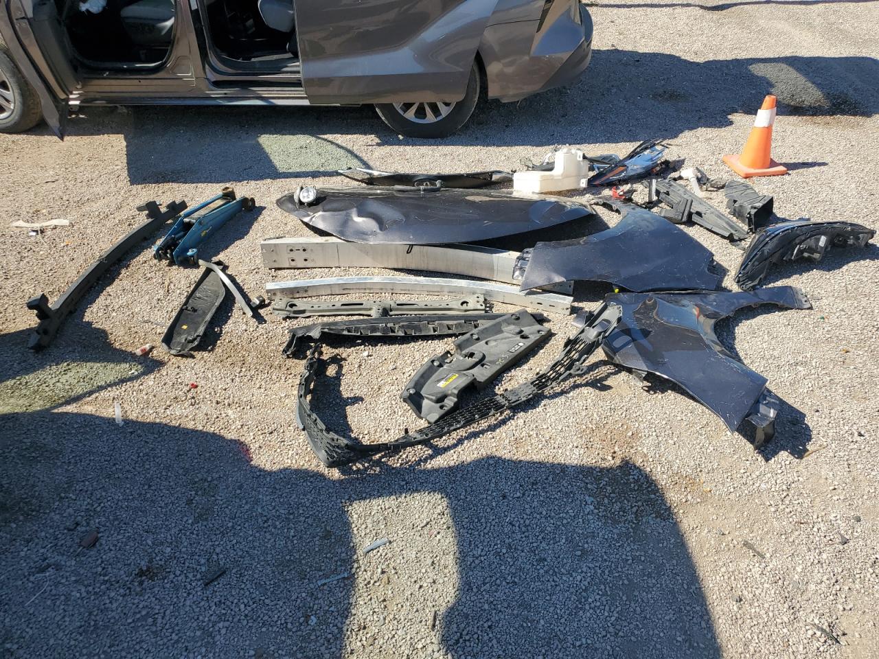 Lot #3317828196 2023 TOYOTA SIENNA XLE