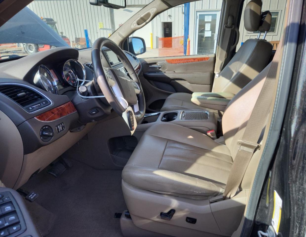 CHRYSLER TOWN & COUNTRY TOURING L