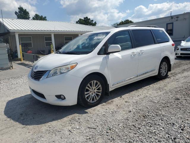 TOYOTA SIENNA XLE