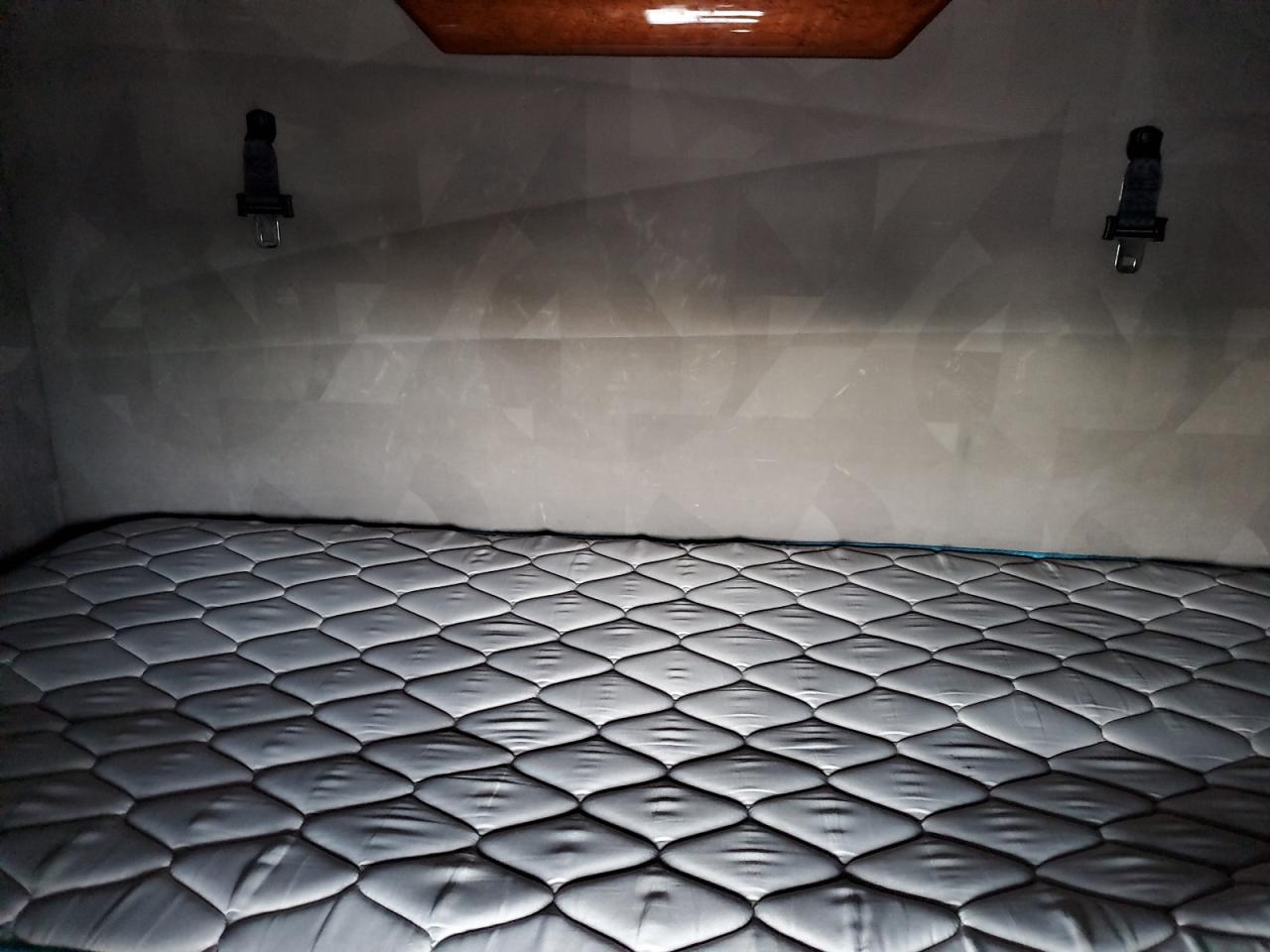 Lot #3282517875 2008 VOLVO VN VNL