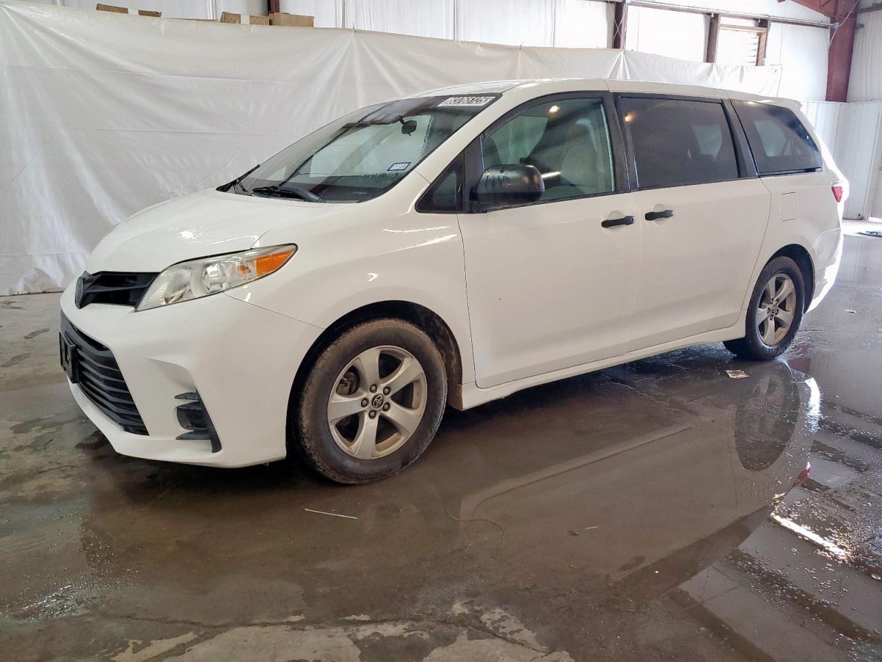 TOYOTA SIENNA L