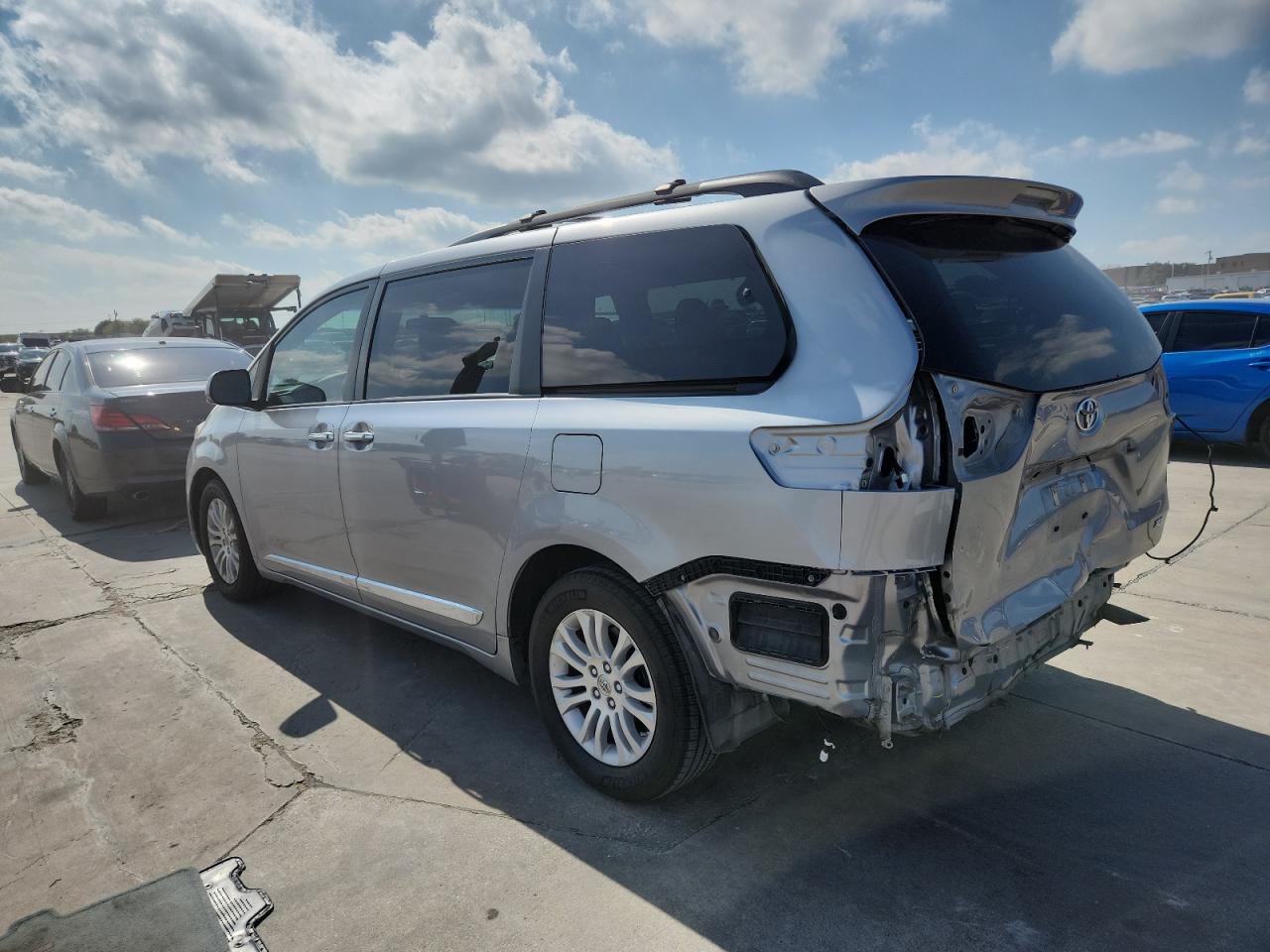 TOYOTA SIENNA XLE