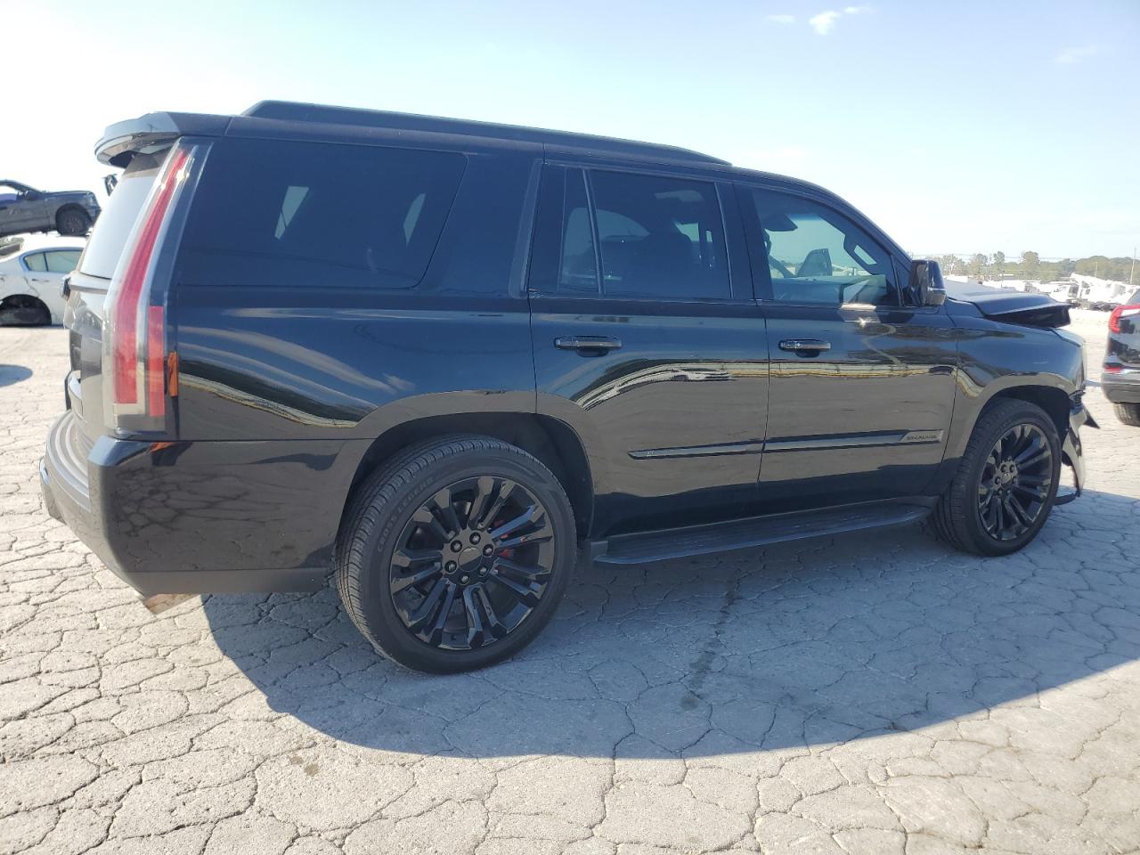 CADILLAC ESCALADE LUXURY