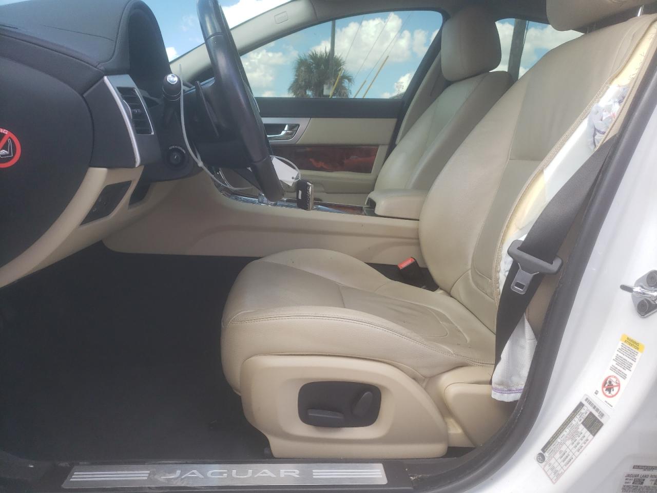 JAGUAR XF 2.0T PREMIUM