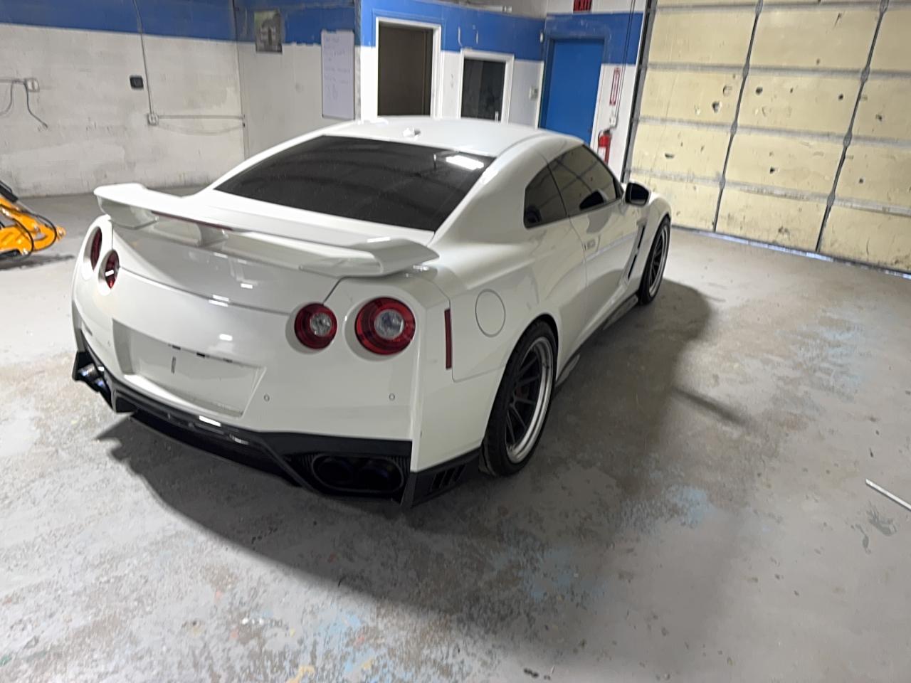 NISSAN GT-R PURE
