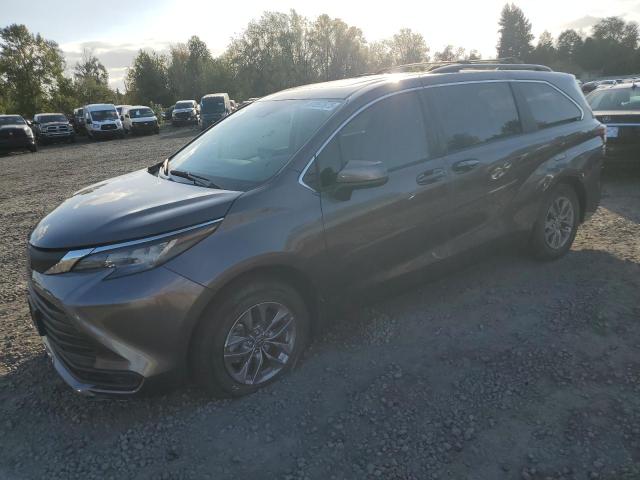 TOYOTA SIENNA LE