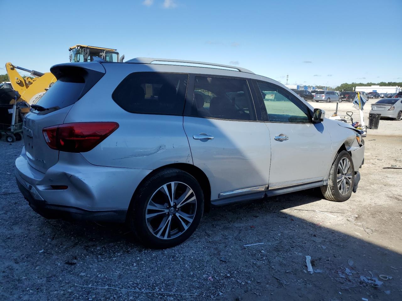 NISSAN PATHFINDER PLATINUM