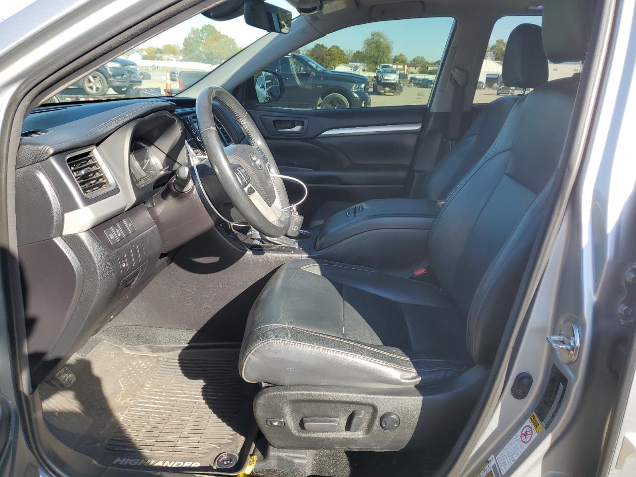 TOYOTA HIGHLANDER SE