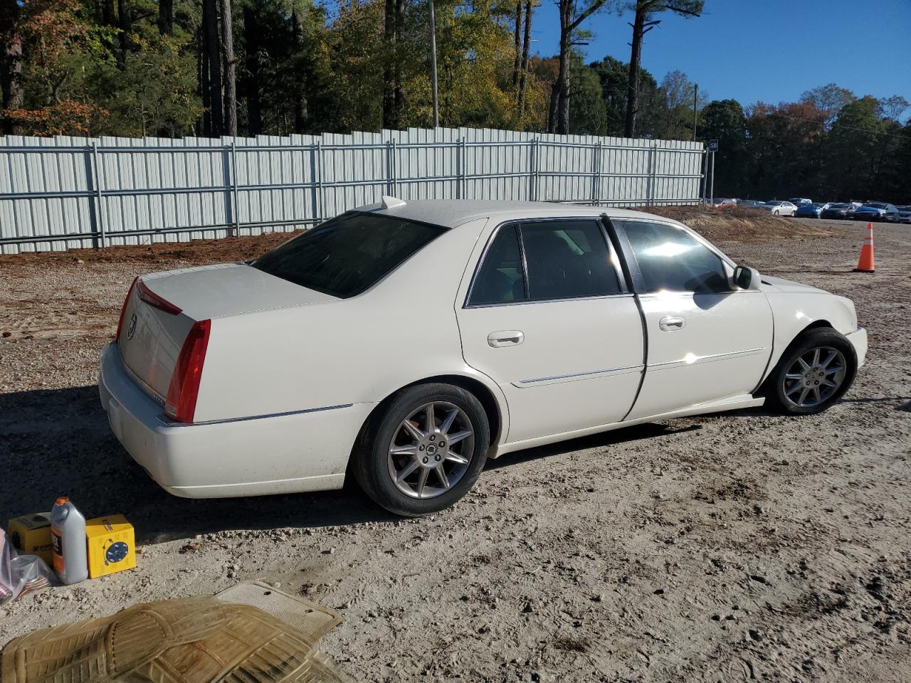 CADILLAC DTS LUXURY COLLECTION