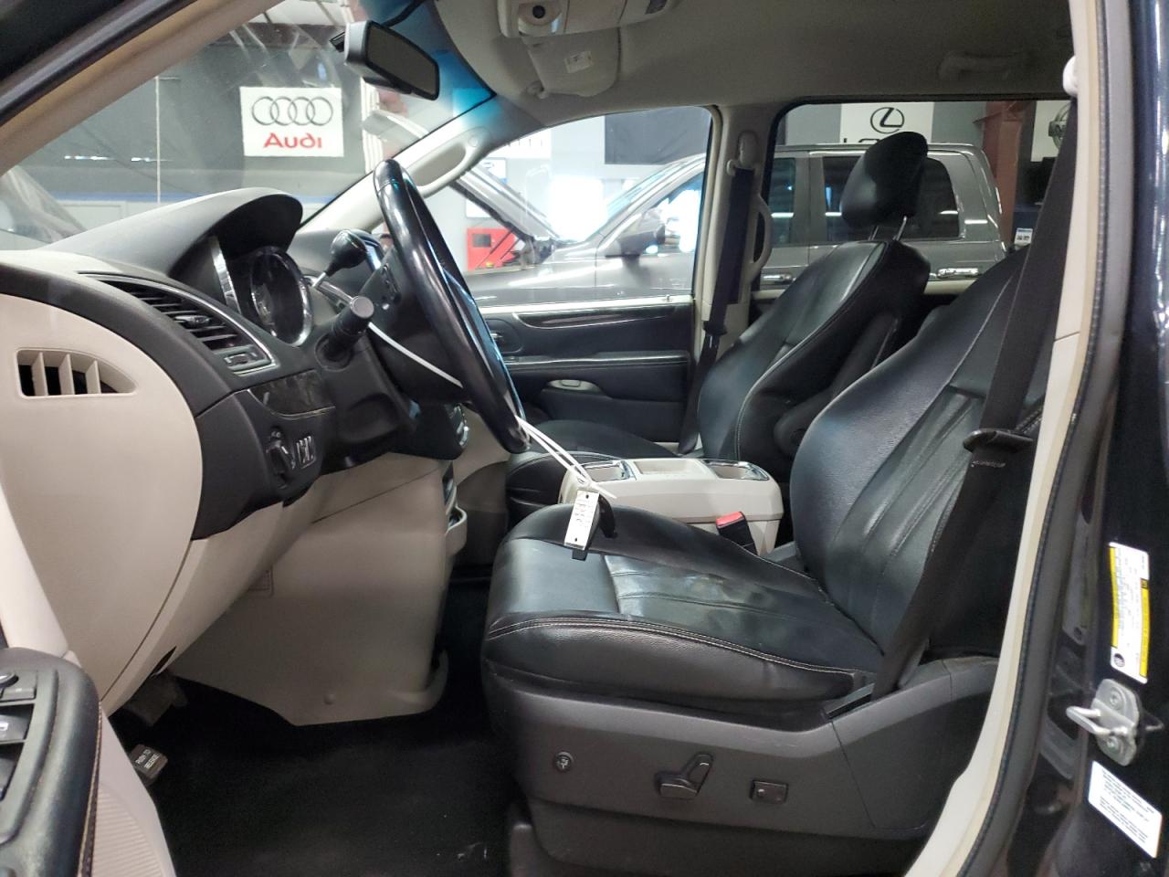 CHRYSLER TOWN & COUNTRY TOURING