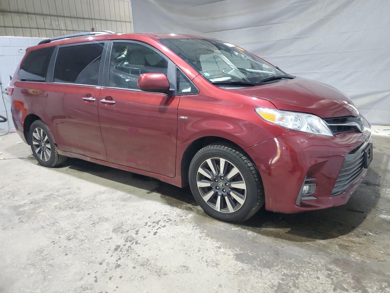 TOYOTA SIENNA XLE
