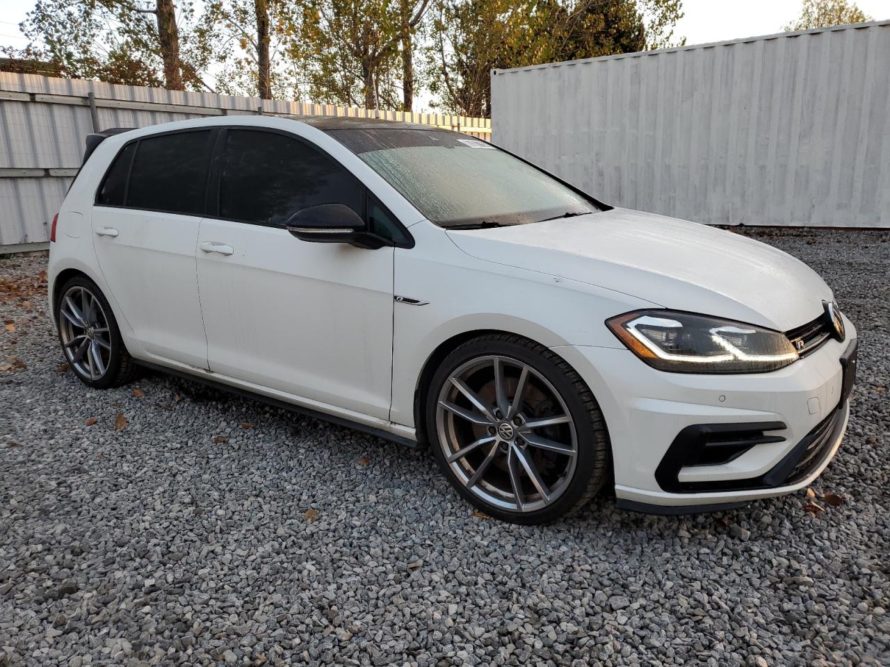 VOLKSWAGEN GOLF R