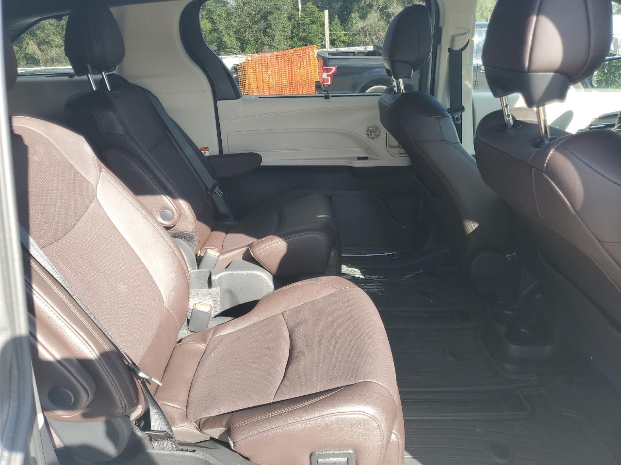 TOYOTA SIENNA LIMITED