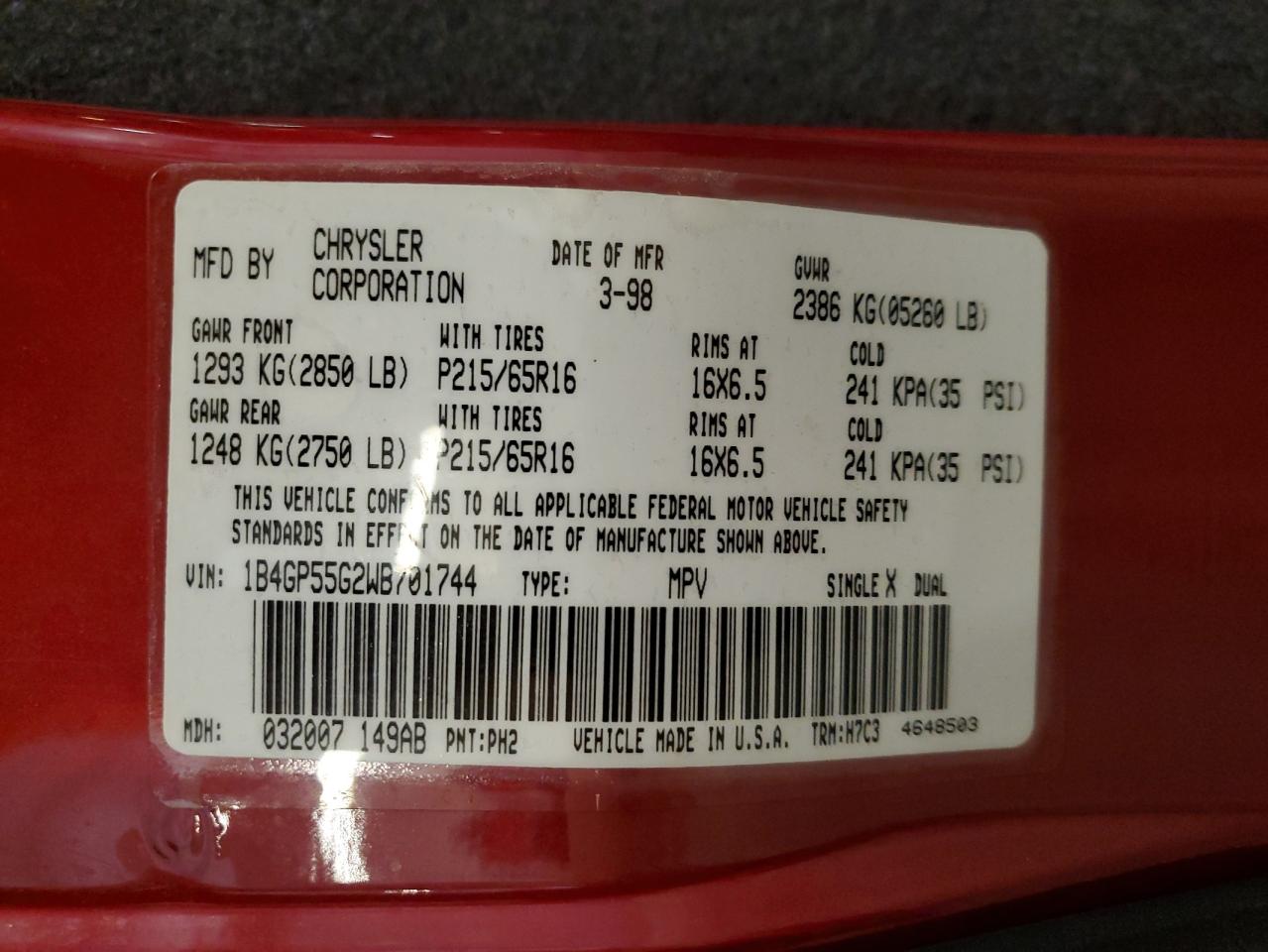 Lot #3281571405 1998 DODGE CARAVAN LE