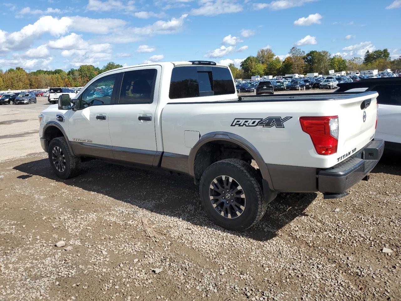 NISSAN TITAN SL