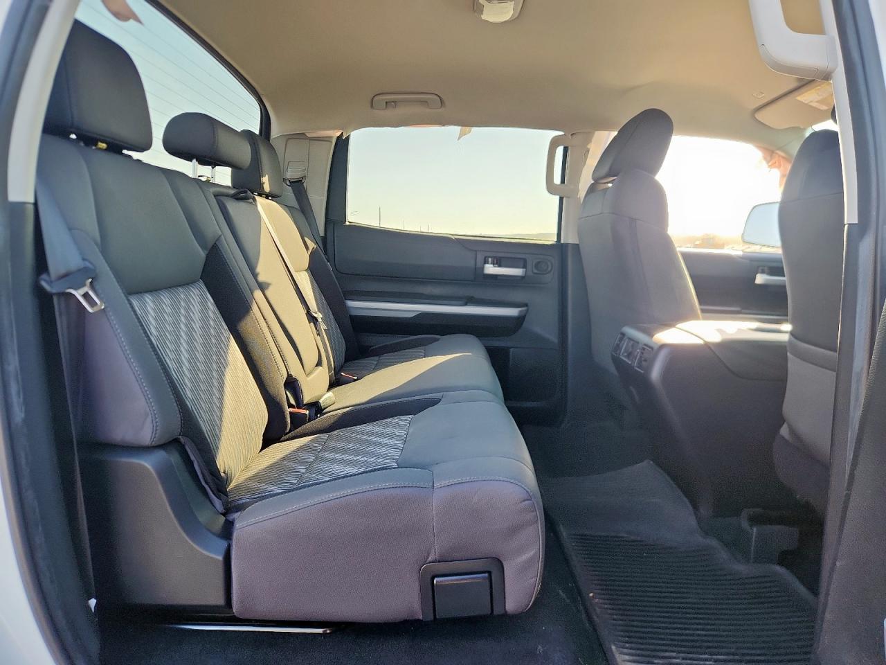 TOYOTA TUNDRA CREWMAX SR5