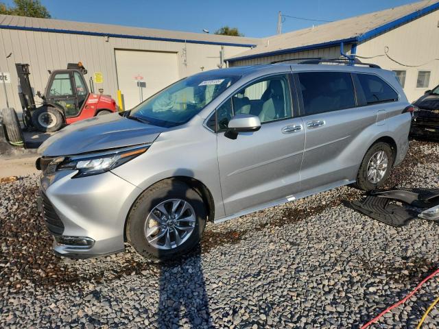 Global Auto Auctions: 2022 TOYOTA SIENNA XLE