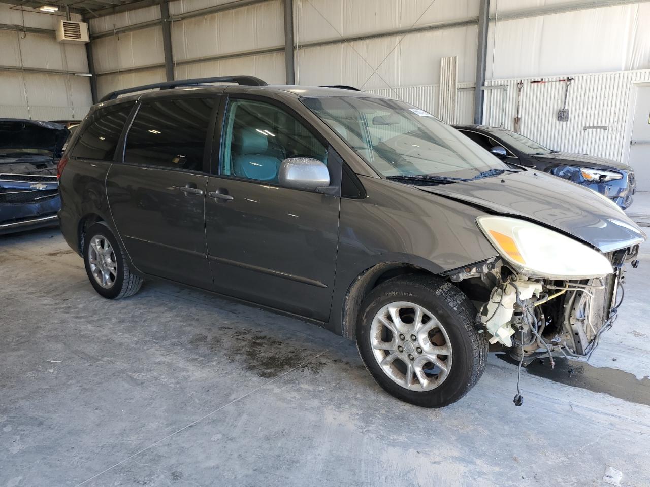 Lot #3302713023 2004 TOYOTA SIENNA XLE