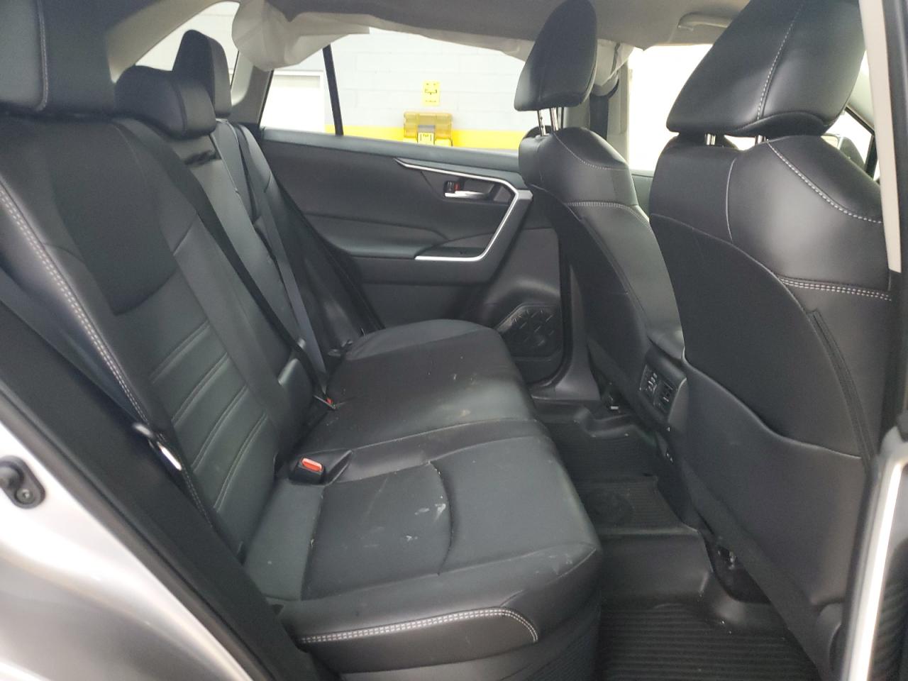 TOYOTA RAV4 XLE PREMIUM