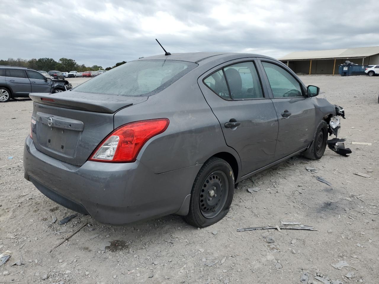 NISSAN VERSA S