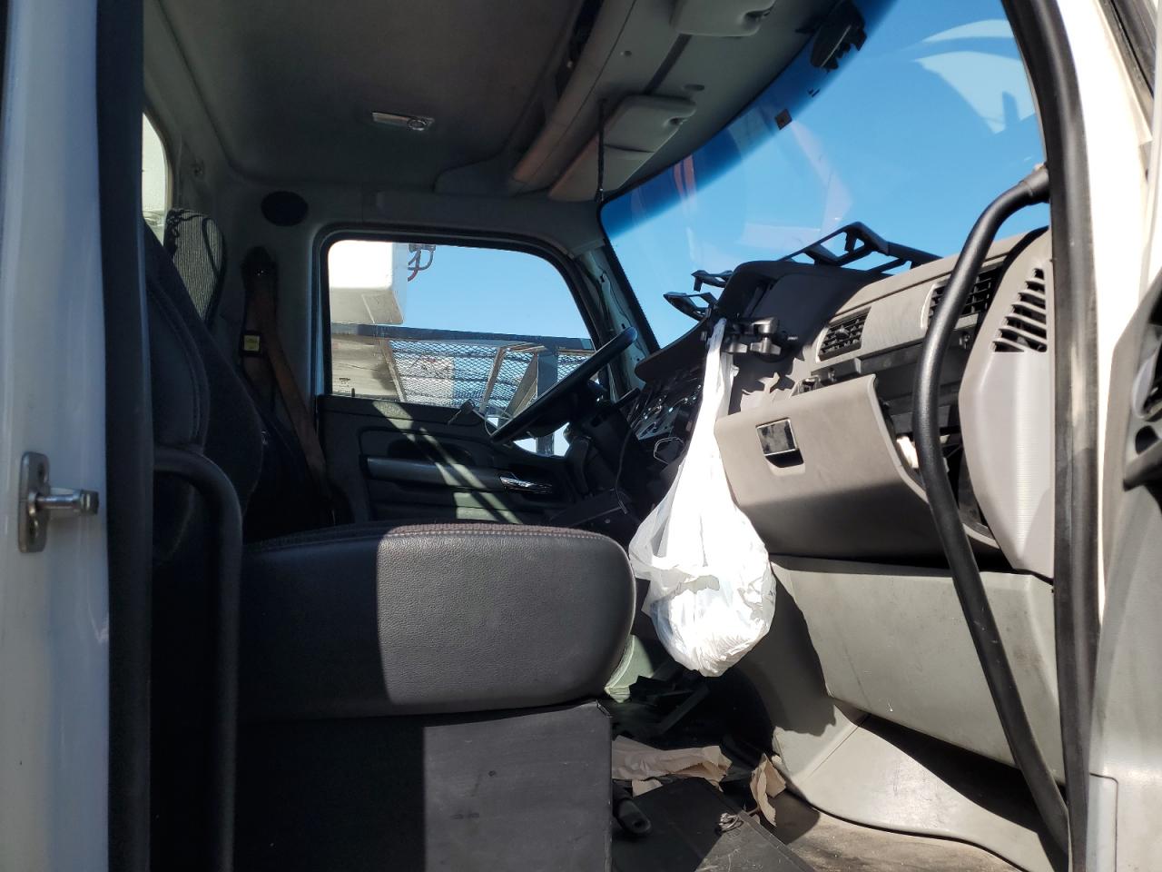 Lot #3268362240 2017 KENWORTH T680