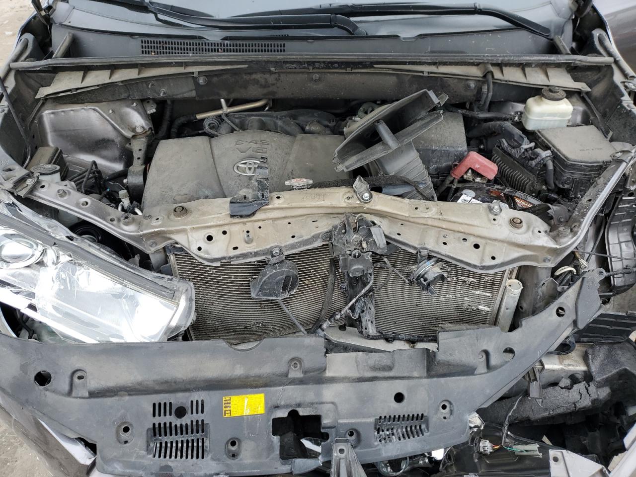 TOYOTA HIGHLANDER SE