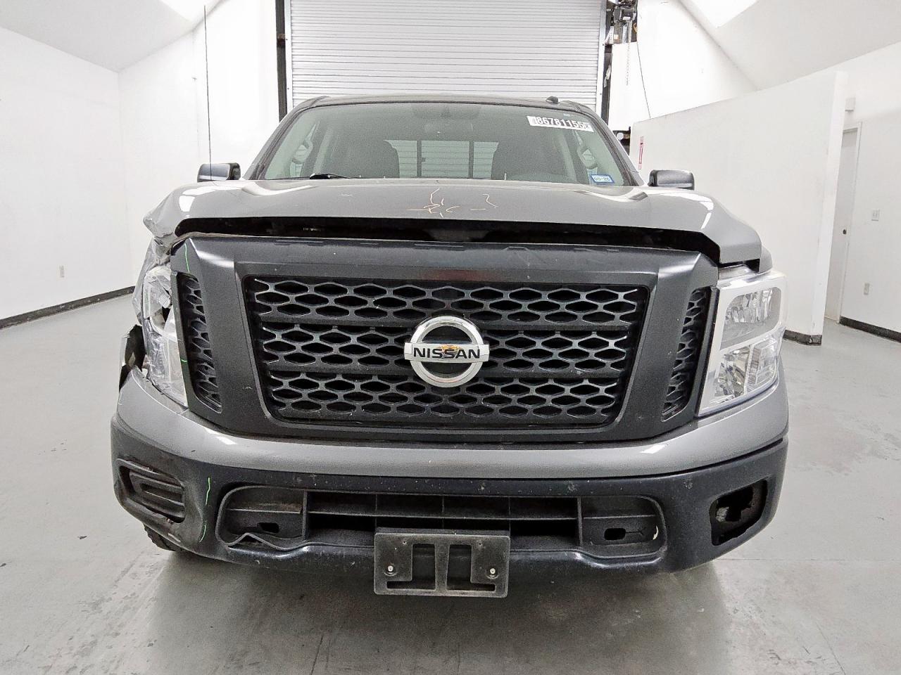 NISSAN TITAN S