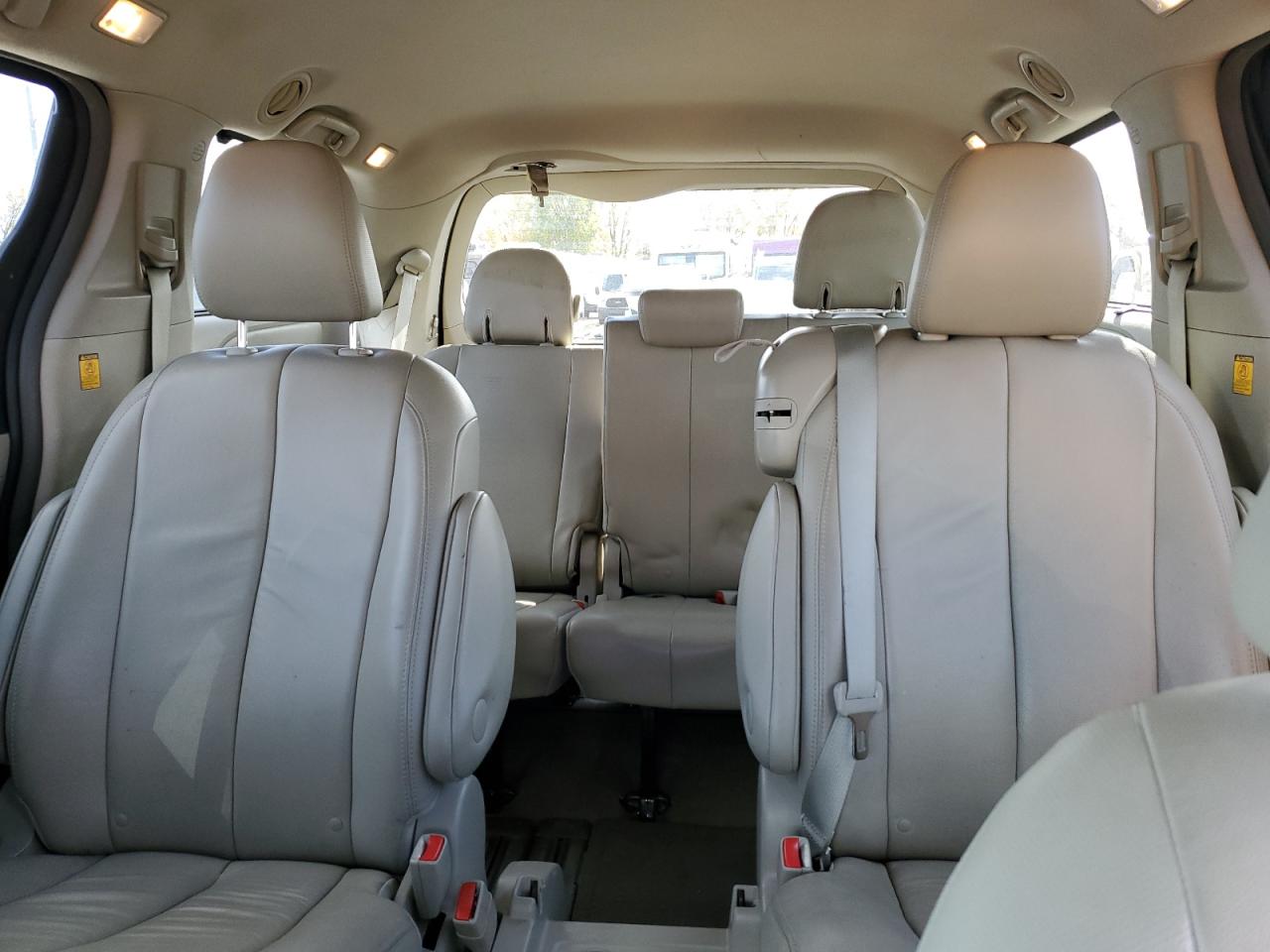 TOYOTA SIENNA XLE