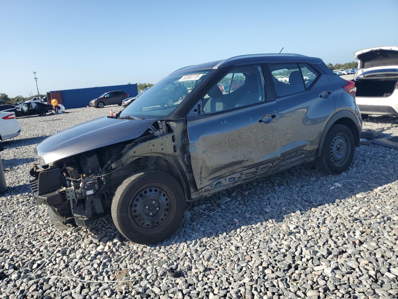  Salvage Nissan Kicks