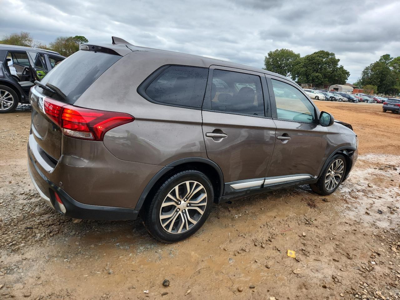MITSUBISHI OUTLANDER ES