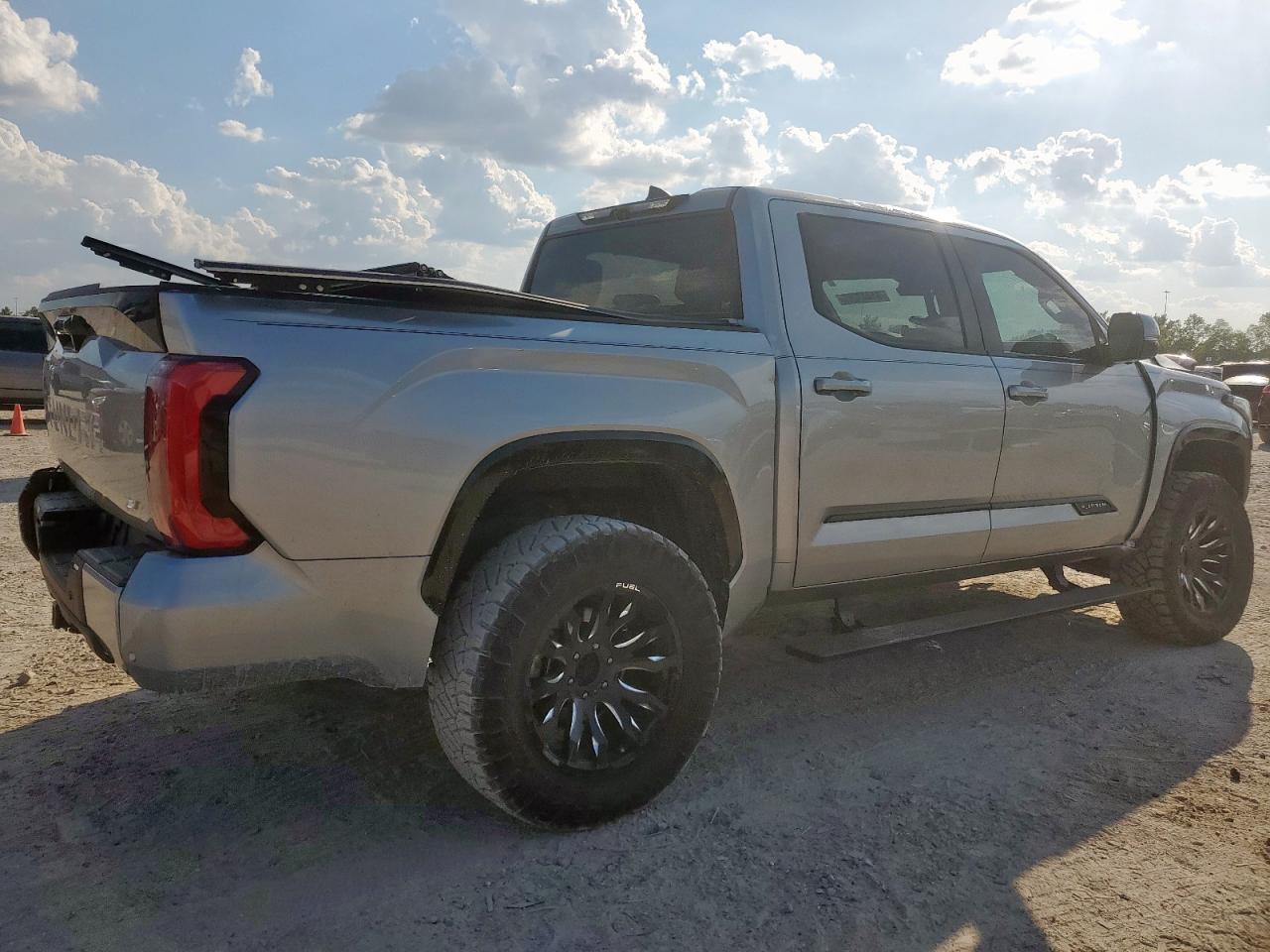 TOYOTA TUNDRA CREWMAX PLATINUM