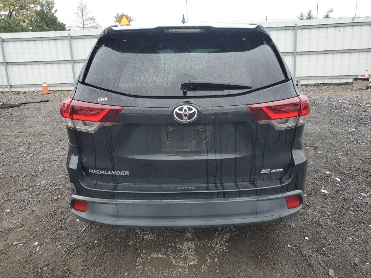 TOYOTA HIGHLANDER SE