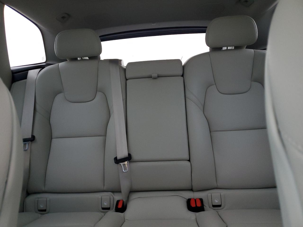 VOLVO XC60 B5 MOMENTUM