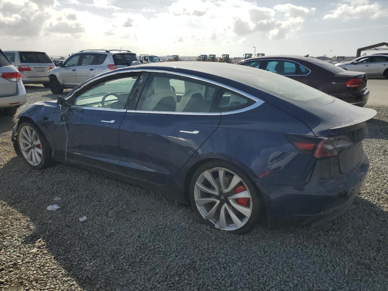 TESLA MODEL 3