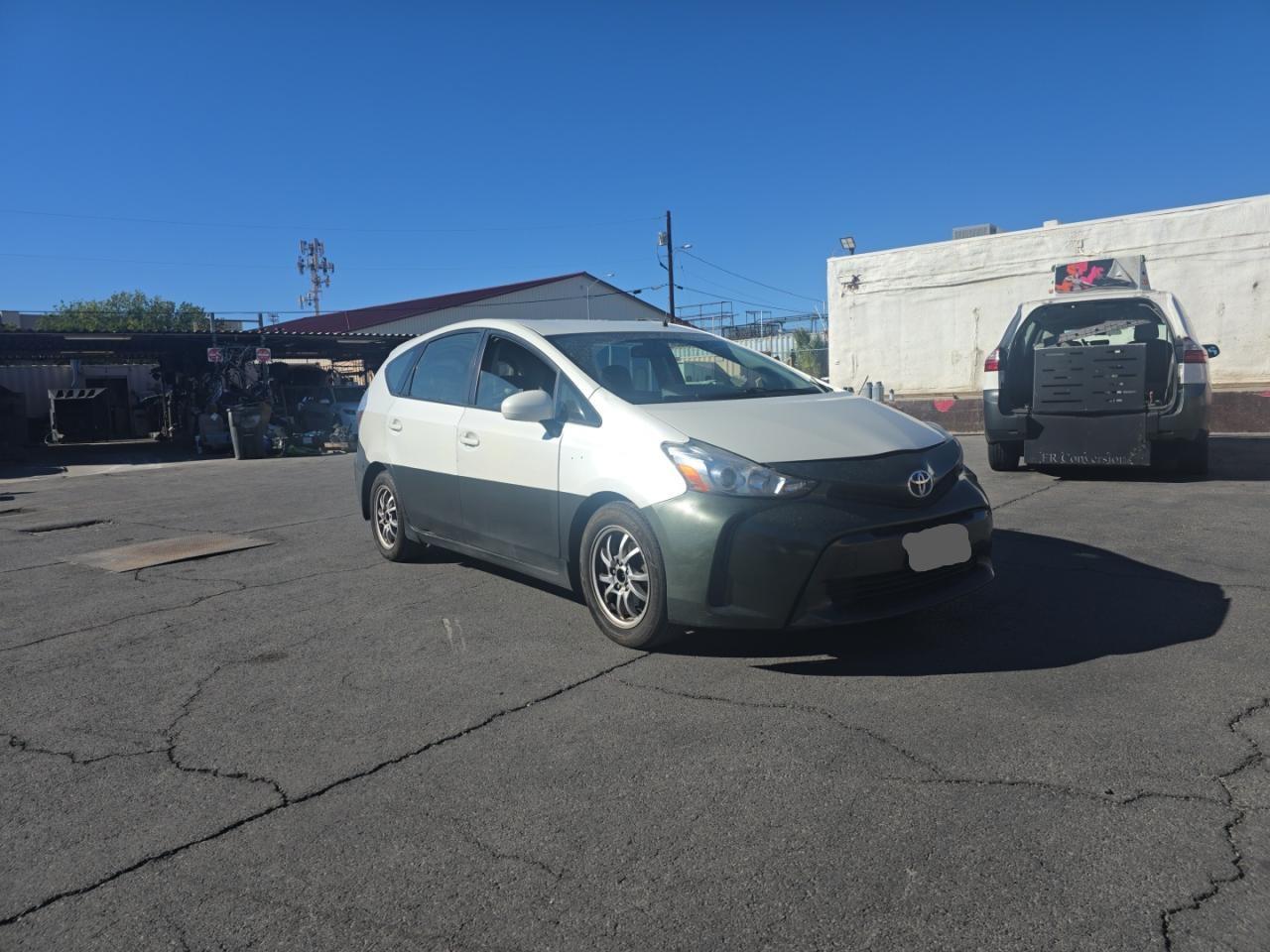 TOYOTA PRIUS V