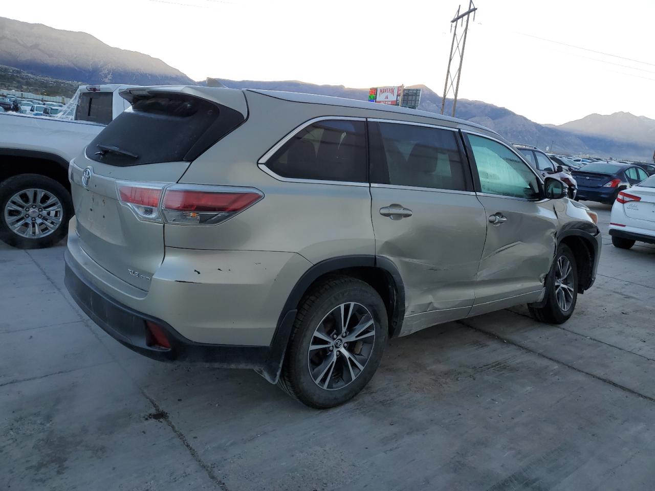 TOYOTA HIGHLANDER XLE