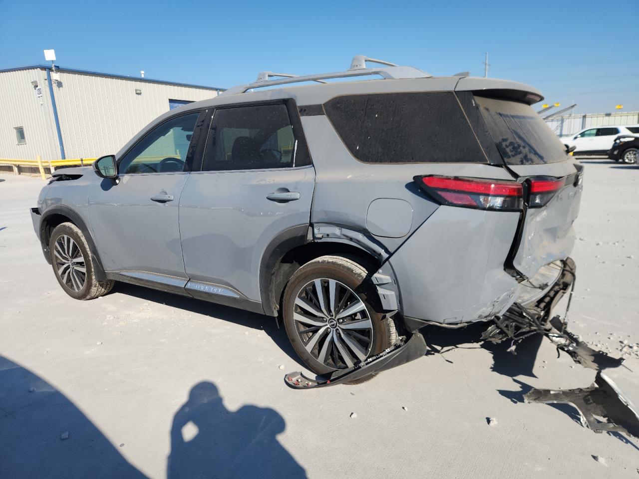 NISSAN PATHFINDER PLATINUM