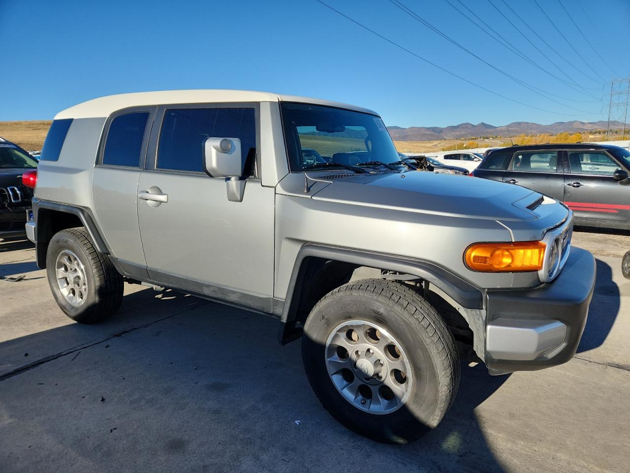 TOYOTA FJ CRUISER