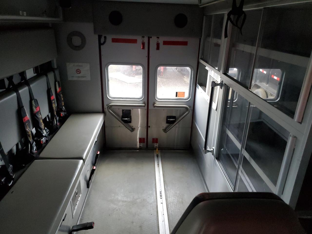 FORD ECONOLINE E450 SUPER DUTY CUTAWAY VAN