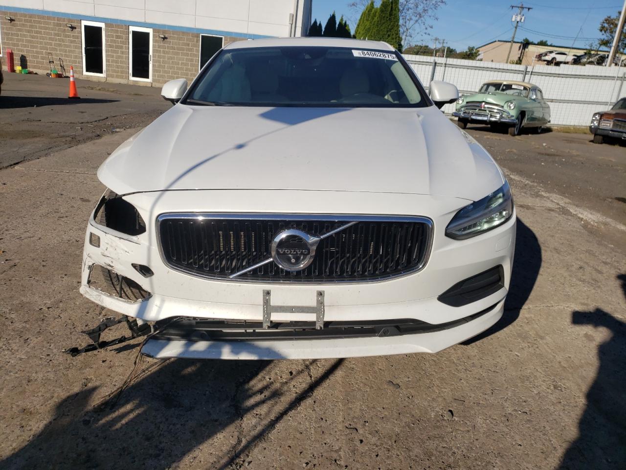 VOLVO S90 T5 MOMENTUM