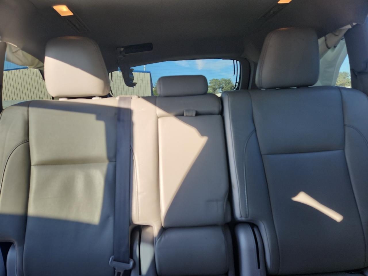 TOYOTA HIGHLANDER SE