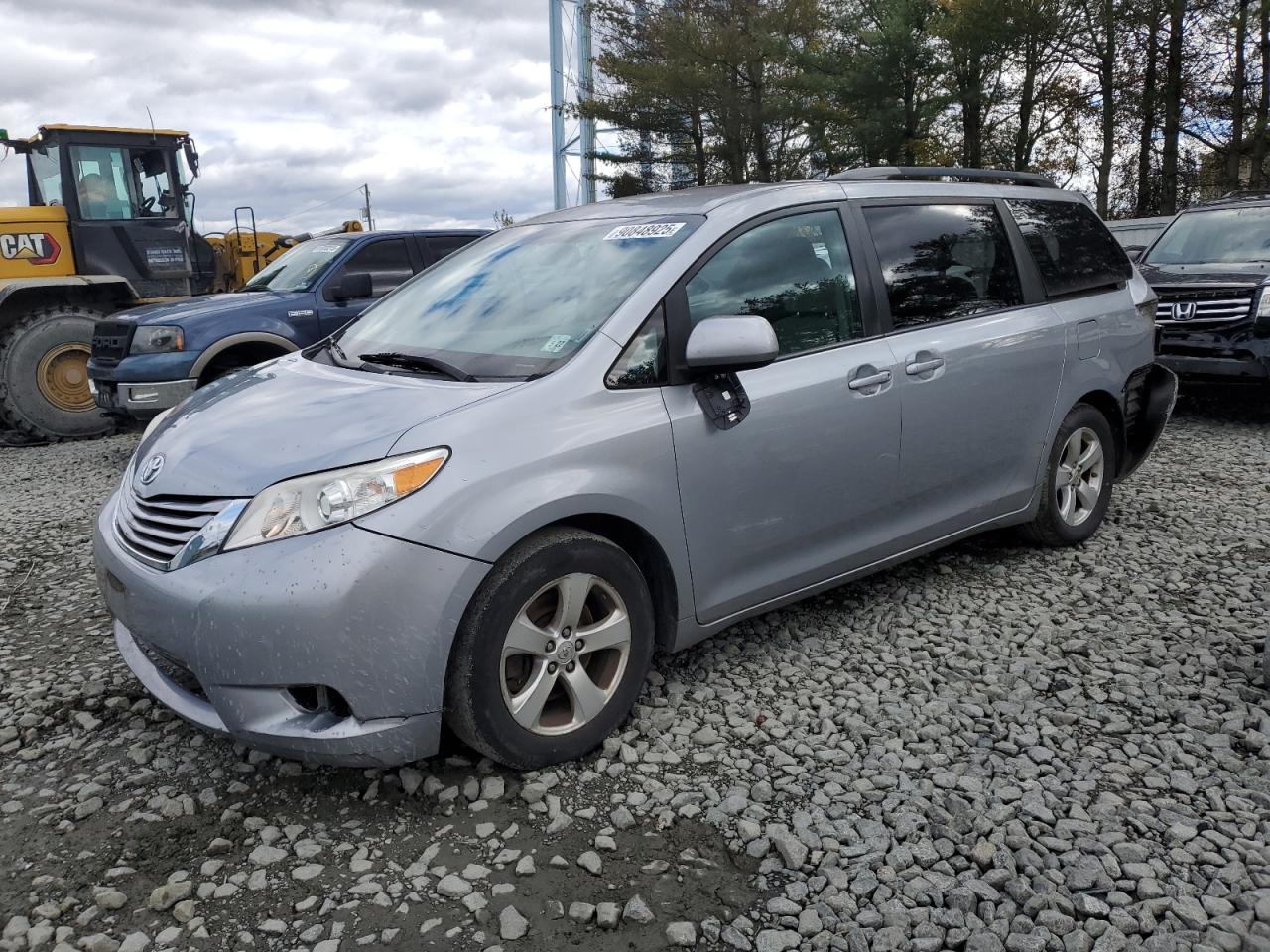 Lot #3285779672 2017 TOYOTA SIENNA LE