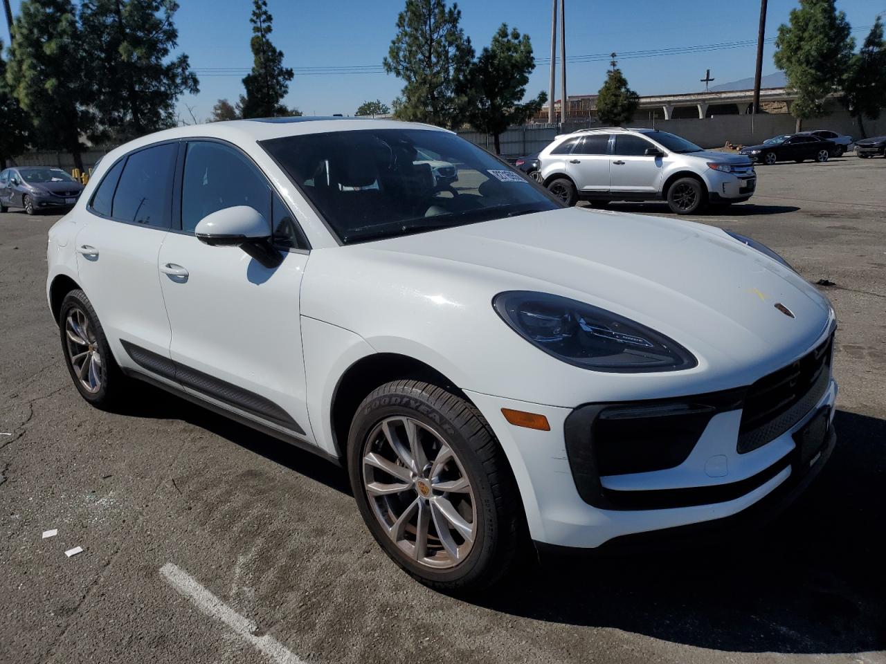 PORSCHE MACAN BASE