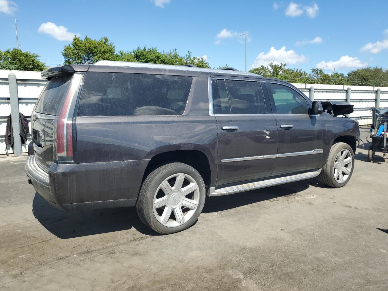 CADILLAC ESCALADE ESV LUXURY