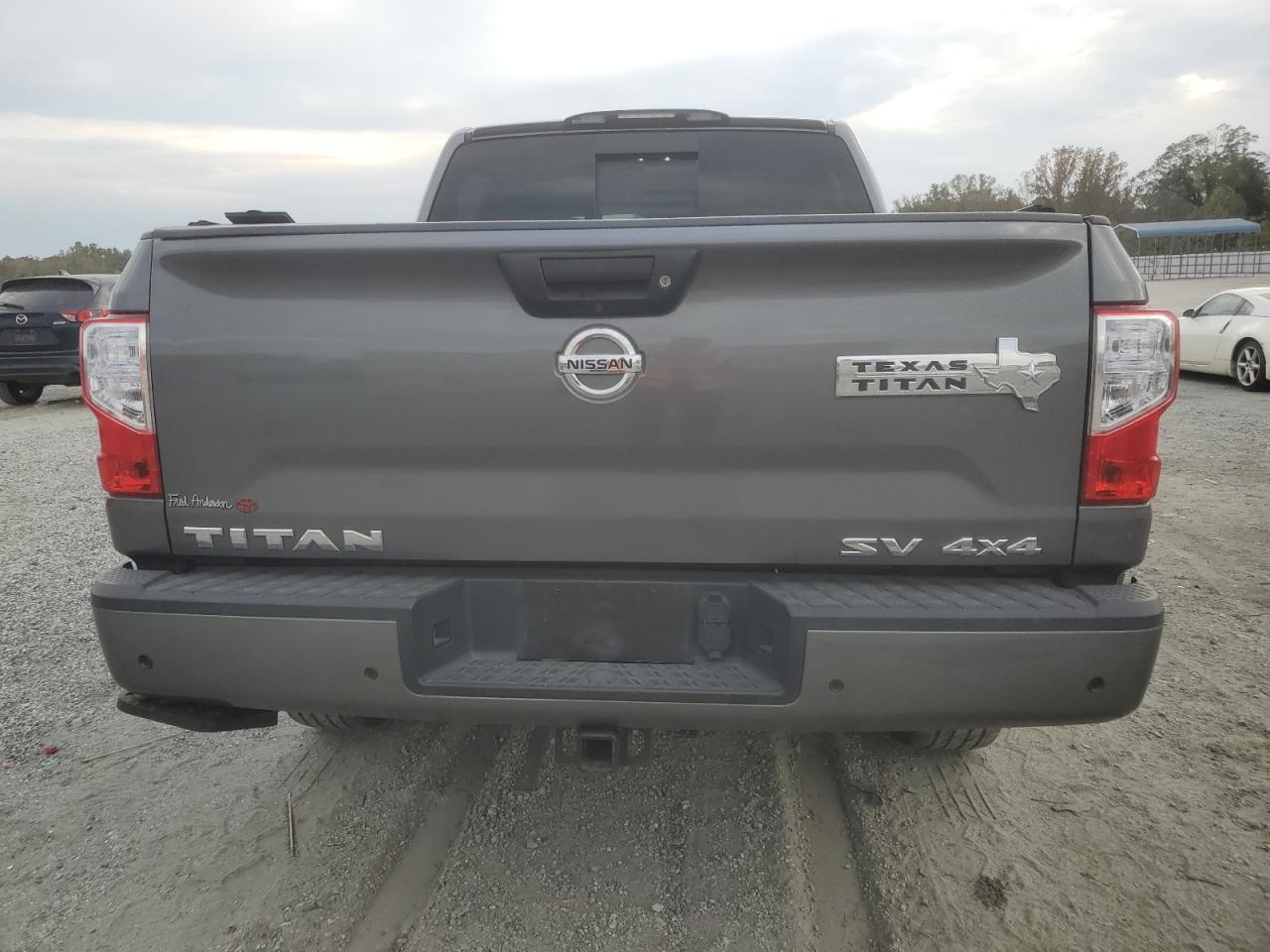 NISSAN TITAN SV